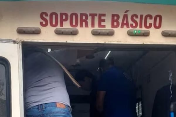 Joven que vivía encadenado en San Pedro fue trasladado al Hospital Psiquiátrico