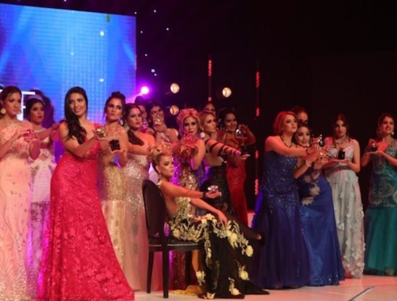 PERLITAS. La gala de coronación de reinas tuvo de todo.No faltaron las perlitas que fueron comentadas en redes.