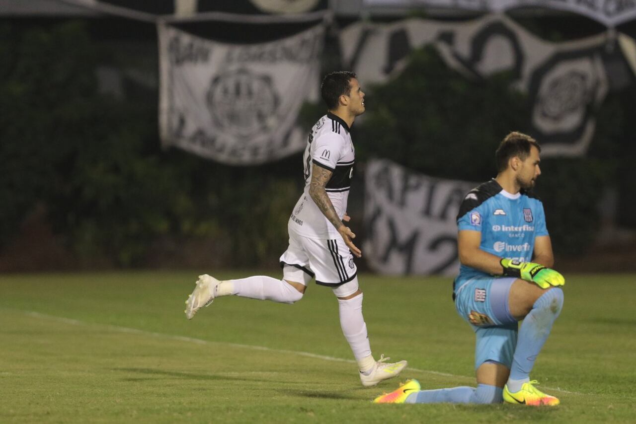 William Mendieta. El enganche fue clave con pases precisos y encima con goles.
