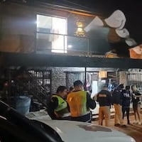 Roban 50 palos a una doña y pillan por la voz a un familiar