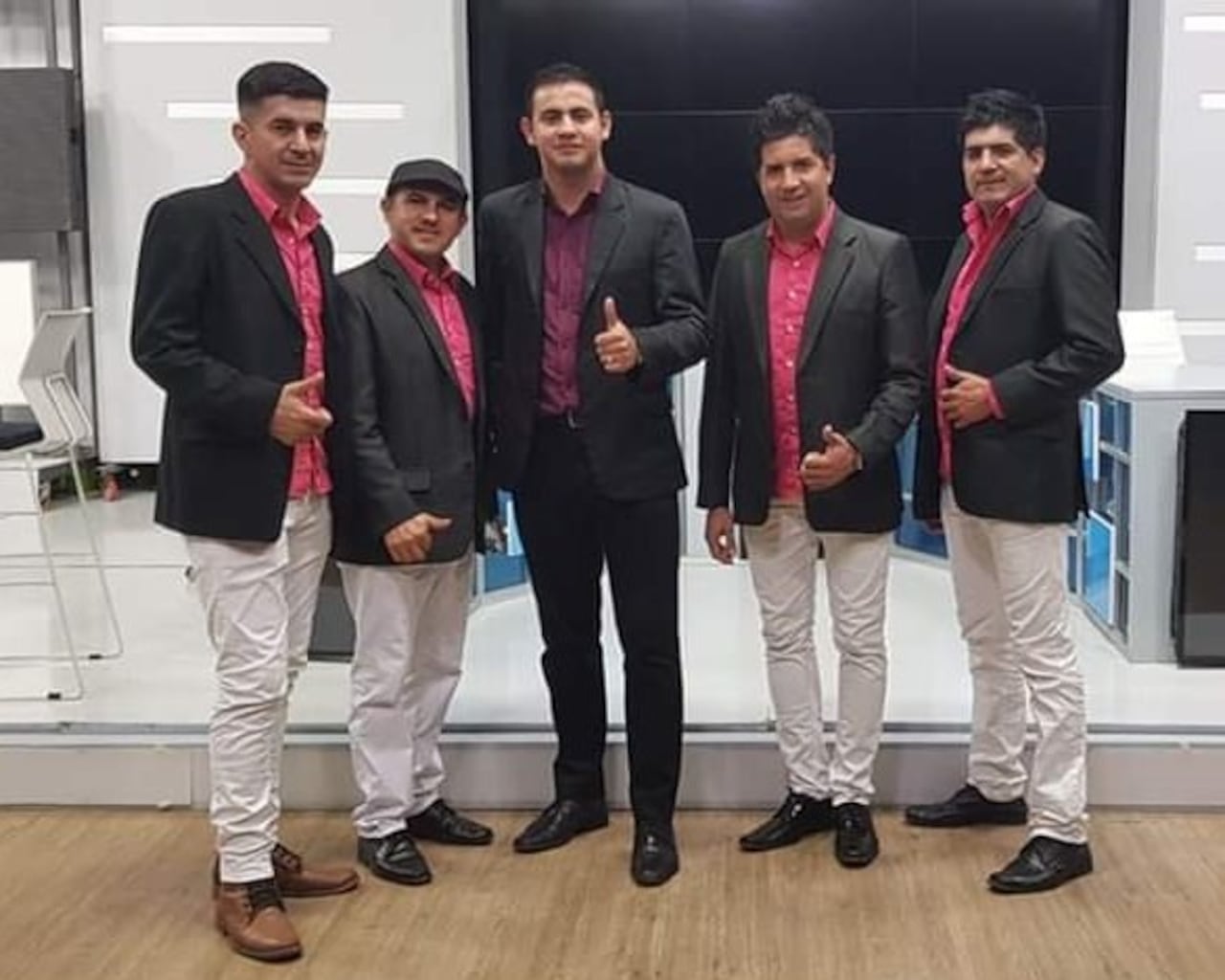 Lider con los Románticos. Foto: Lider Lugo