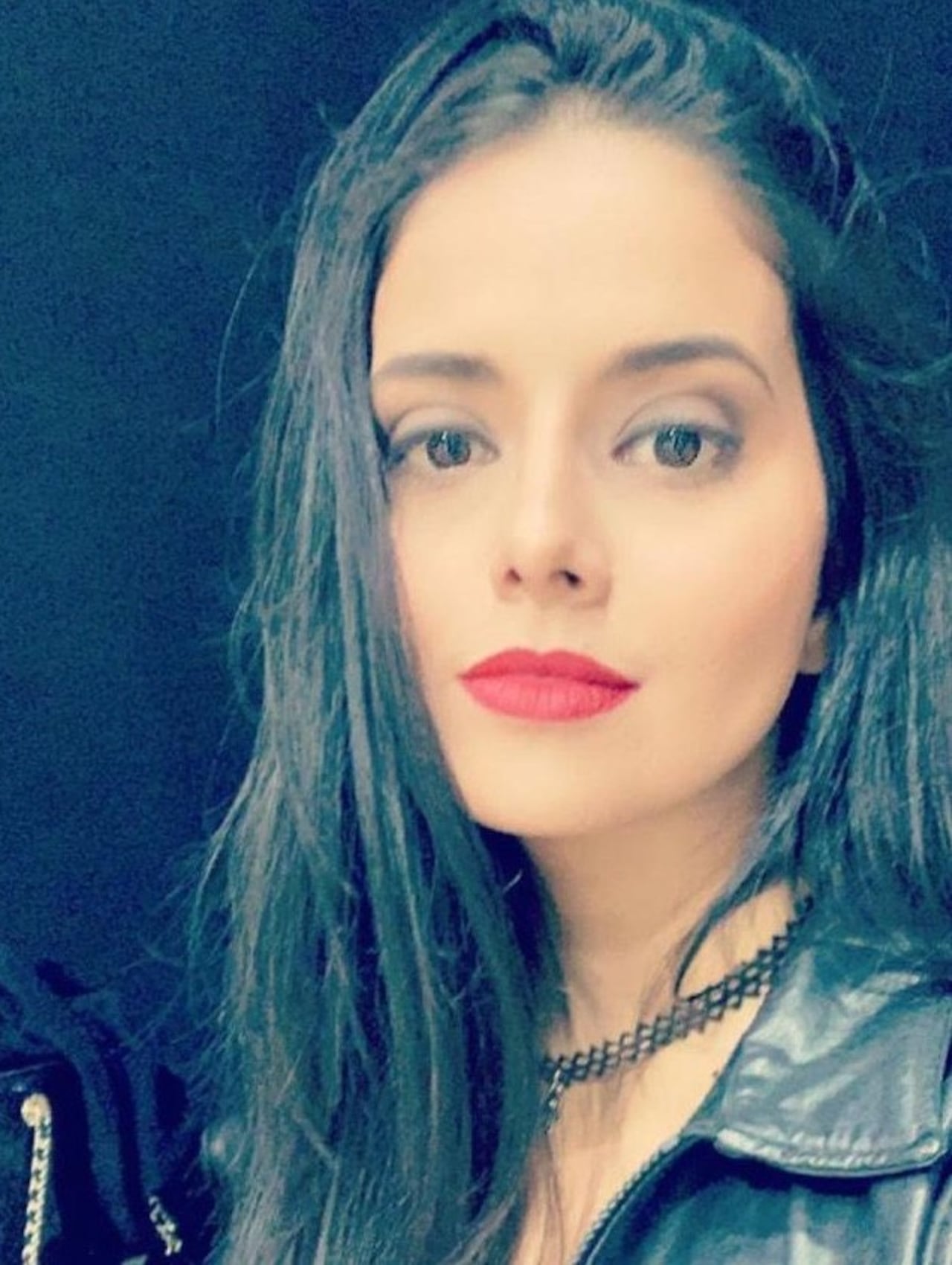 Su belleza y esa su carita pueden engañar a cualquiera, pero detrás se esconde una mujer peligrosa para cualquier bandido.