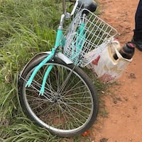 Choque en dos ruedas: una moto y una bici