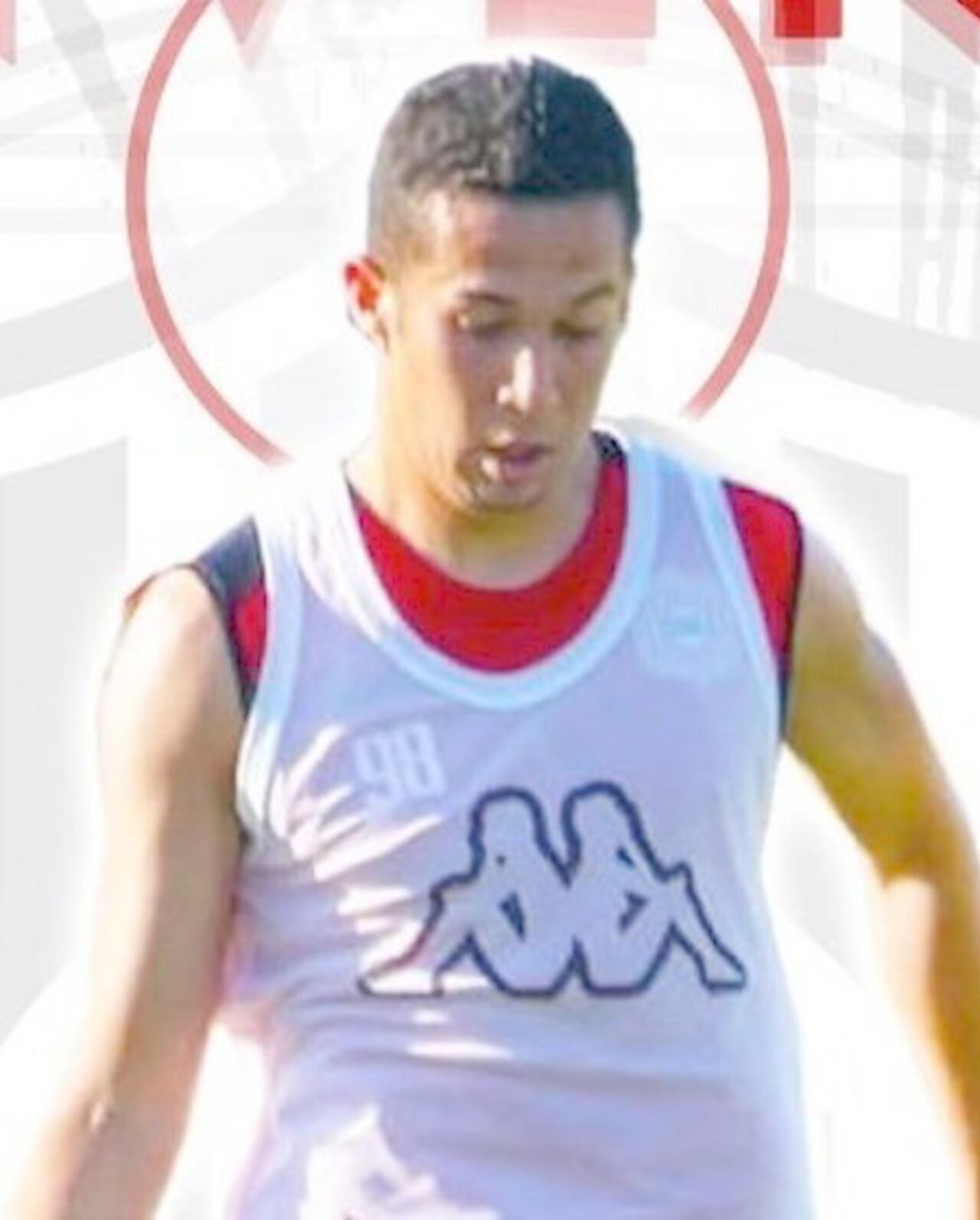 Luis Cáceres, defensor.