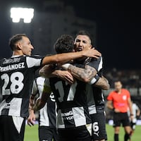 El Guma aplastó al Canario y trepó a la punta del torneo