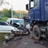 Profe choca contra tractocamión en Troche