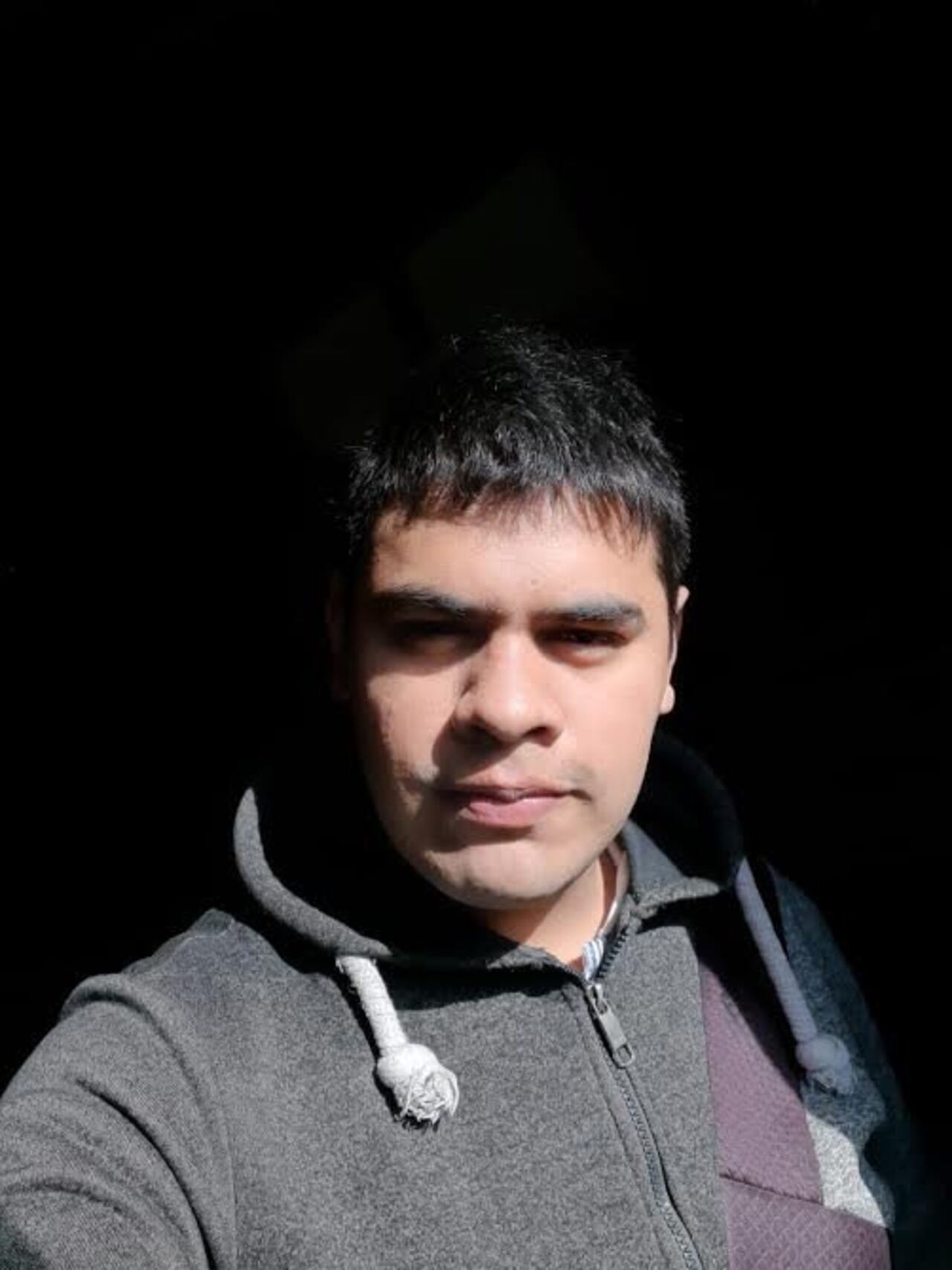 José Romero manejaba su moto cuando fue atropellado por una camioneta.