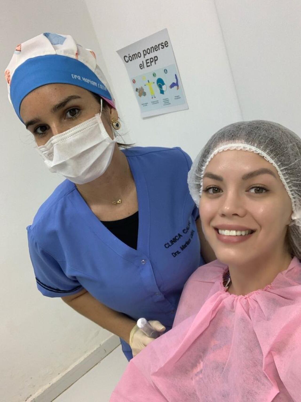 Daisy en pleno tratamiento junto a la doctora Mariam Calvo. Foto: Gentileza