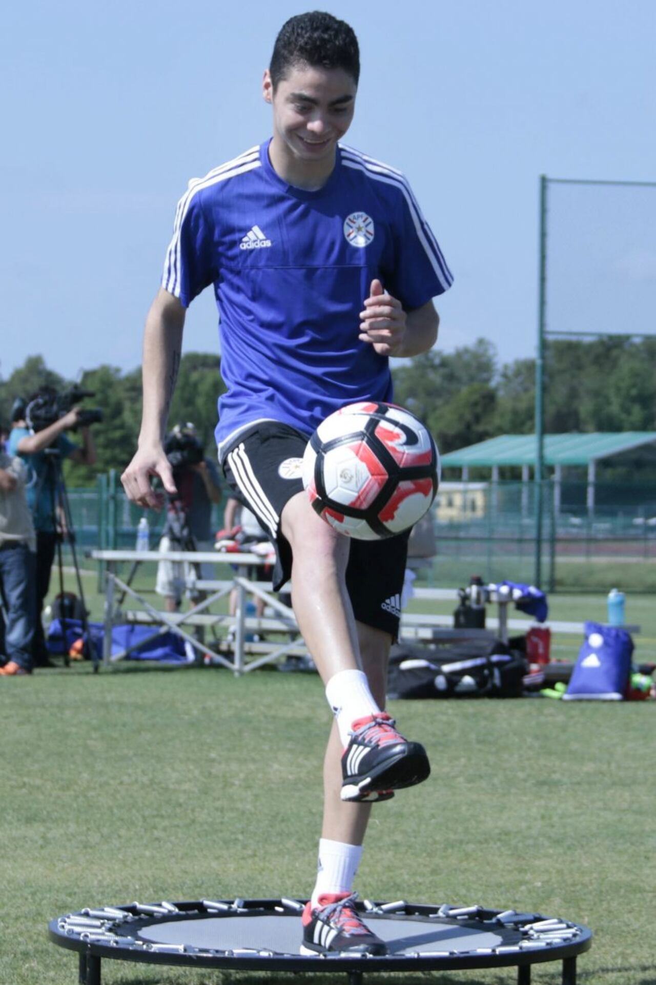 Miguel Almirón seguramente tendrá sus minutos en el debut de hoy ante la selección de Costa Rica.