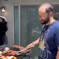 Un aplauso para el asador, Toto es el 10 de la parrilla