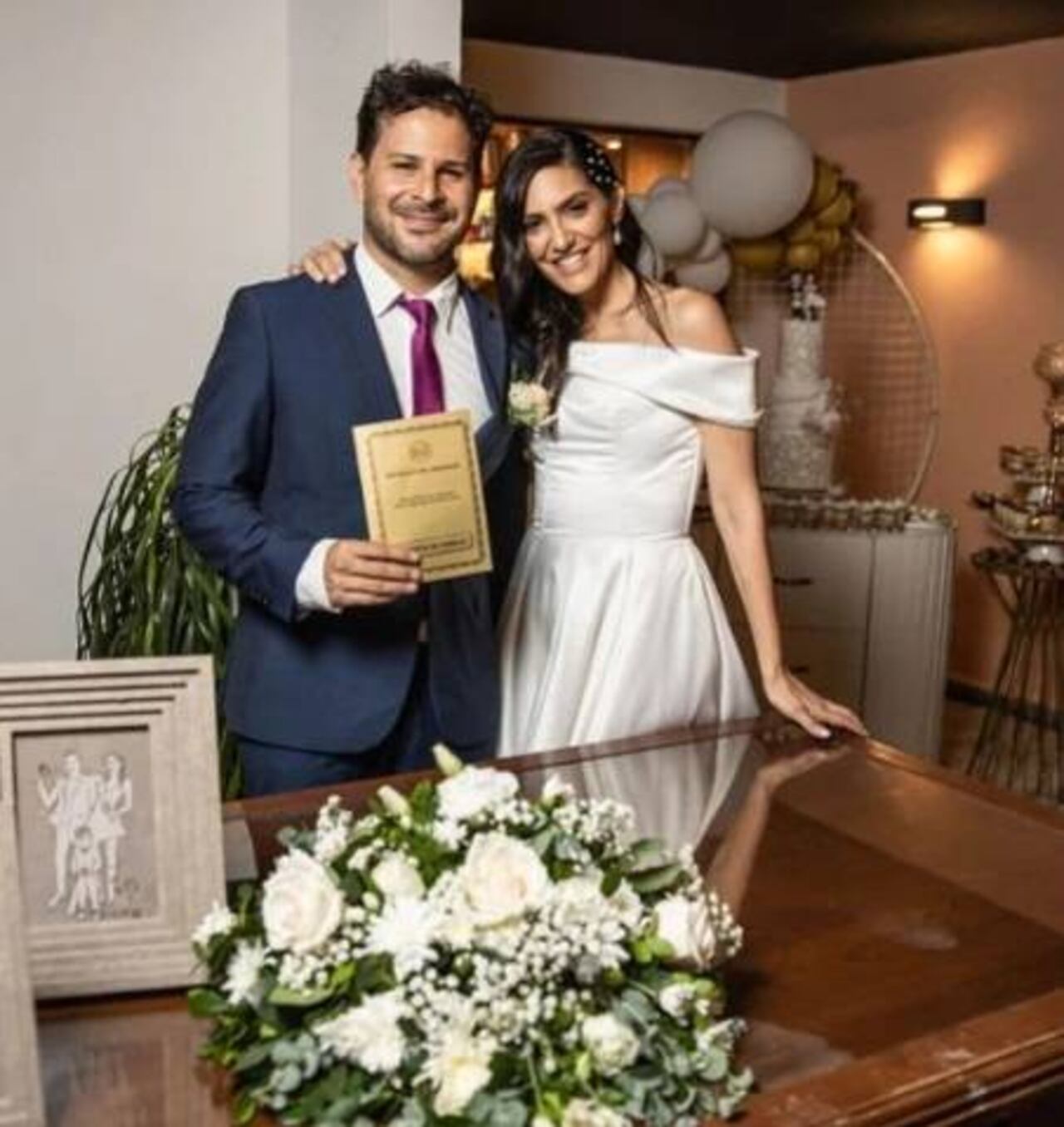 Los recién casados con una sonrisa de oreja a oreja. (FOTO: @lusapena)