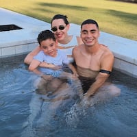 Tanquiiilooo nomás... un chapuzón para el calor y familia feliz