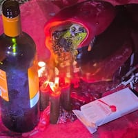 ¡Macumba en la calle! Ojetopa velas prendidas y carta quemada