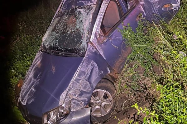 Por esquivar un perro terminó dando vueltas