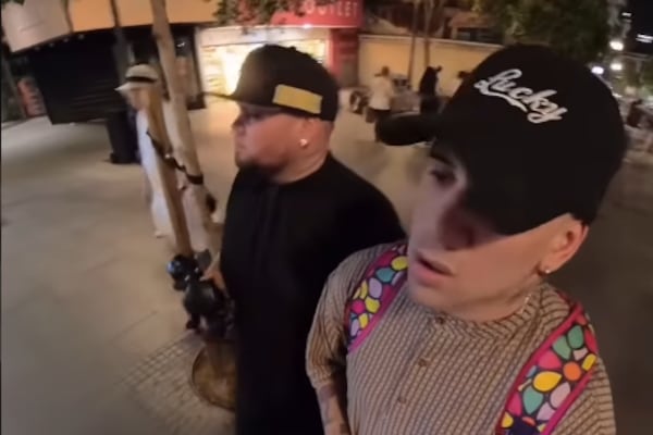 Los del Fondo de paseo por las calles de Madrid