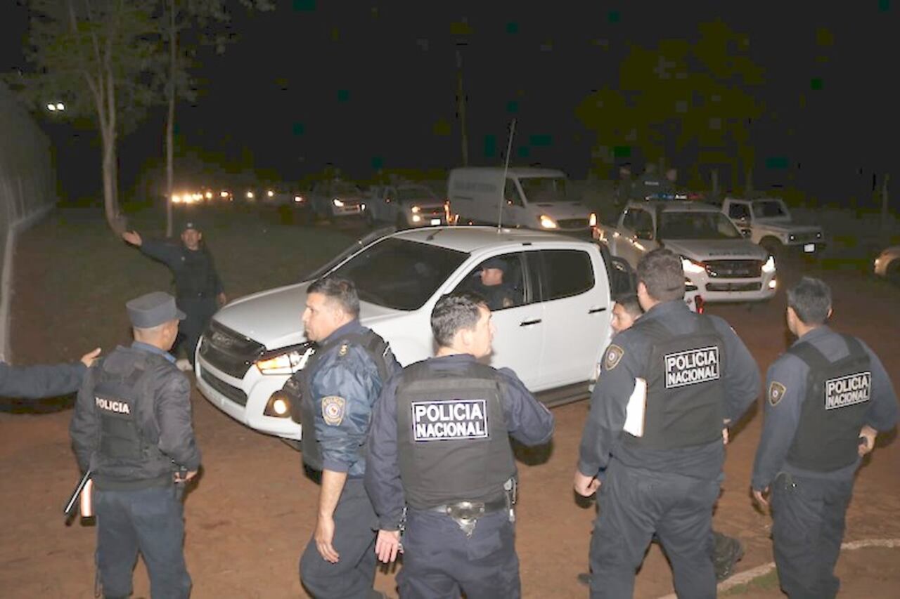 Gran cantidad de efectivos participó del operativo que se extendió por varias horas. Tomás Bogado