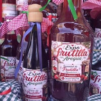 En la expo frutilla ofrecen licor que levanta el espíritu