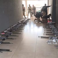 Ho’a 2 hermanos con 30 fusiles de alto poder en Pedro Juan