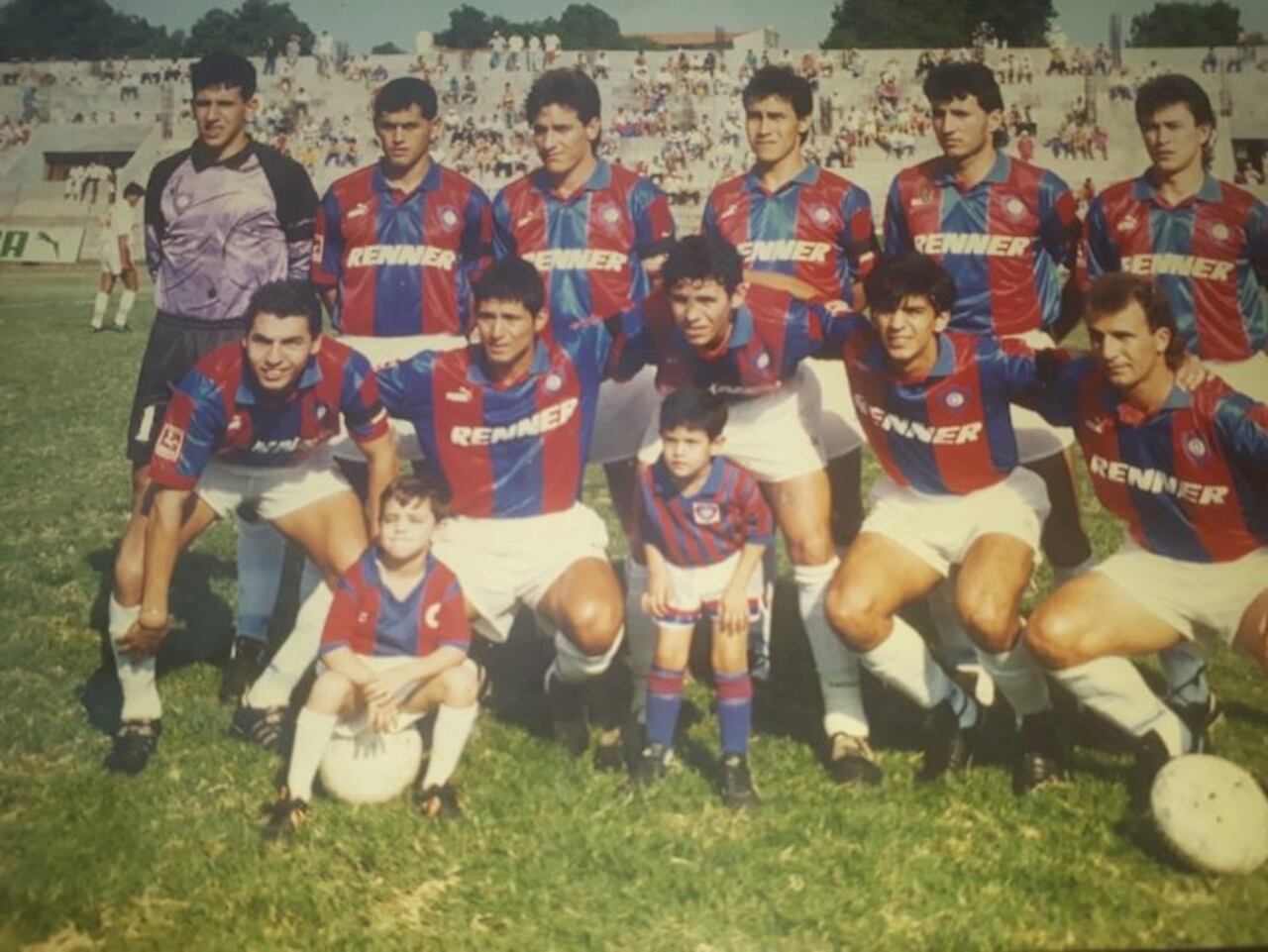 Equipazo de Cerro Porteño, teniendo en sus filas a Taciano Paiva, Carlos Gamarra, Francisco Arce y Julio Enciso entre otros.