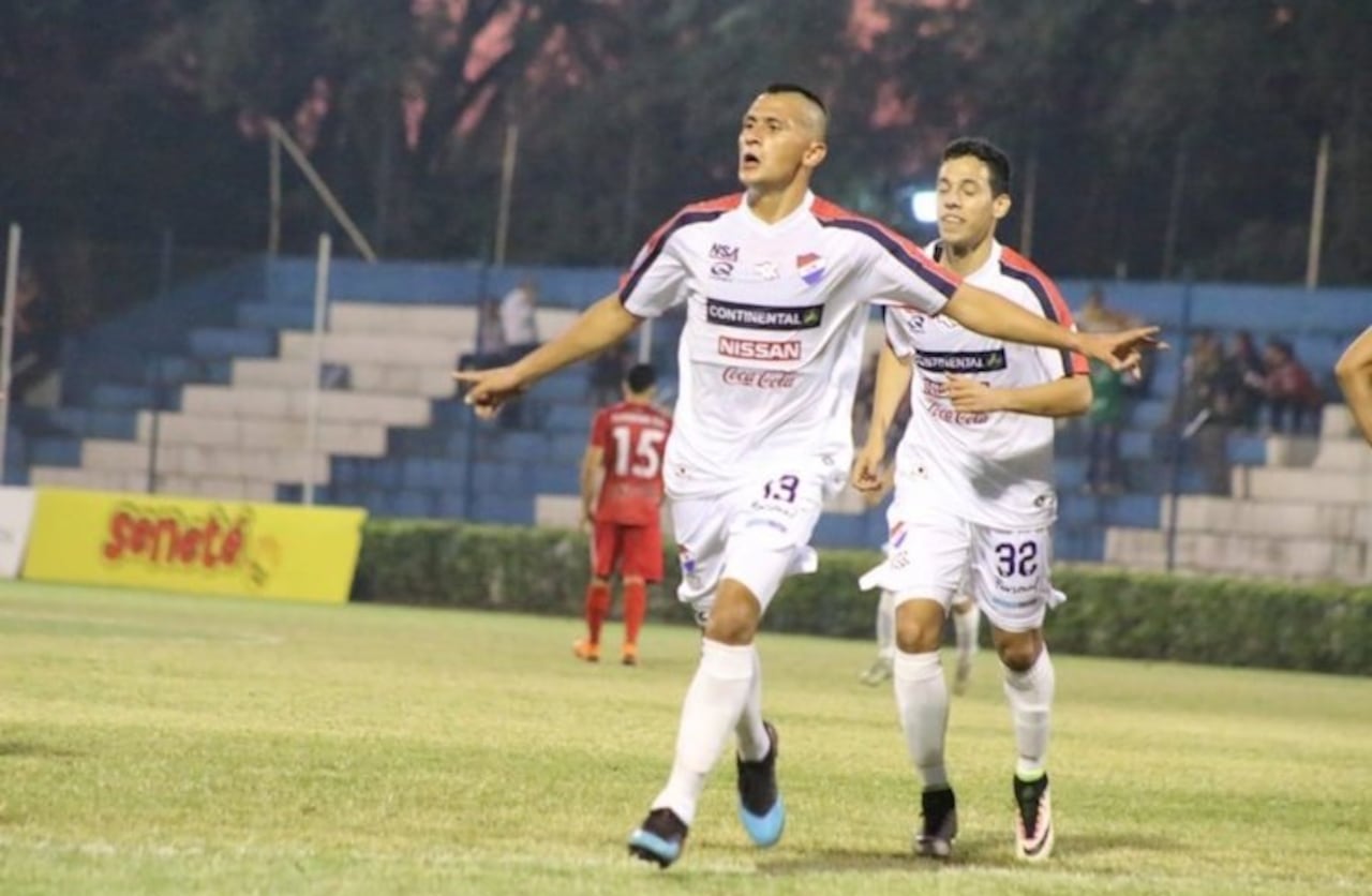 El día de su debut con Nacional, cuando le hizo tres goles al 3 de Febrero.