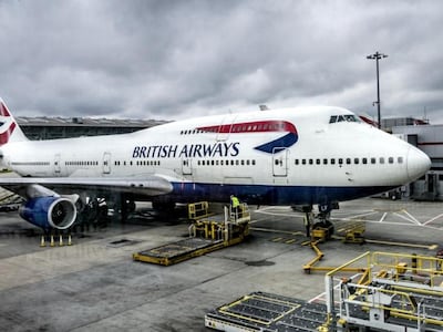 Un avión casi se prende fuego por culpa de un celular