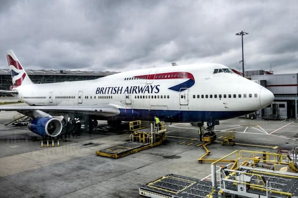 Un avión casi se prende fuego por culpa de un celular