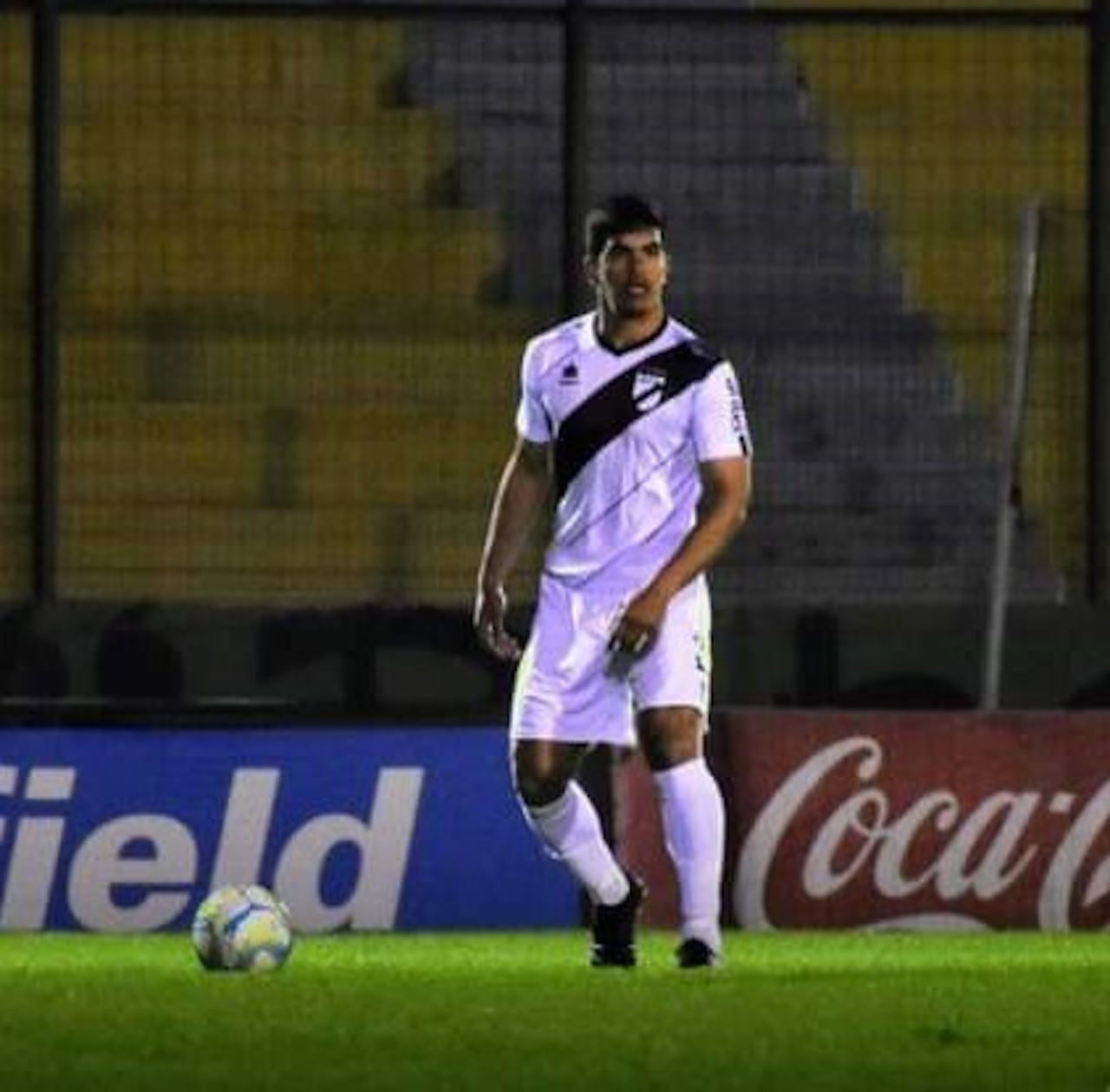 Julio Domínguez, con la de Danubio.