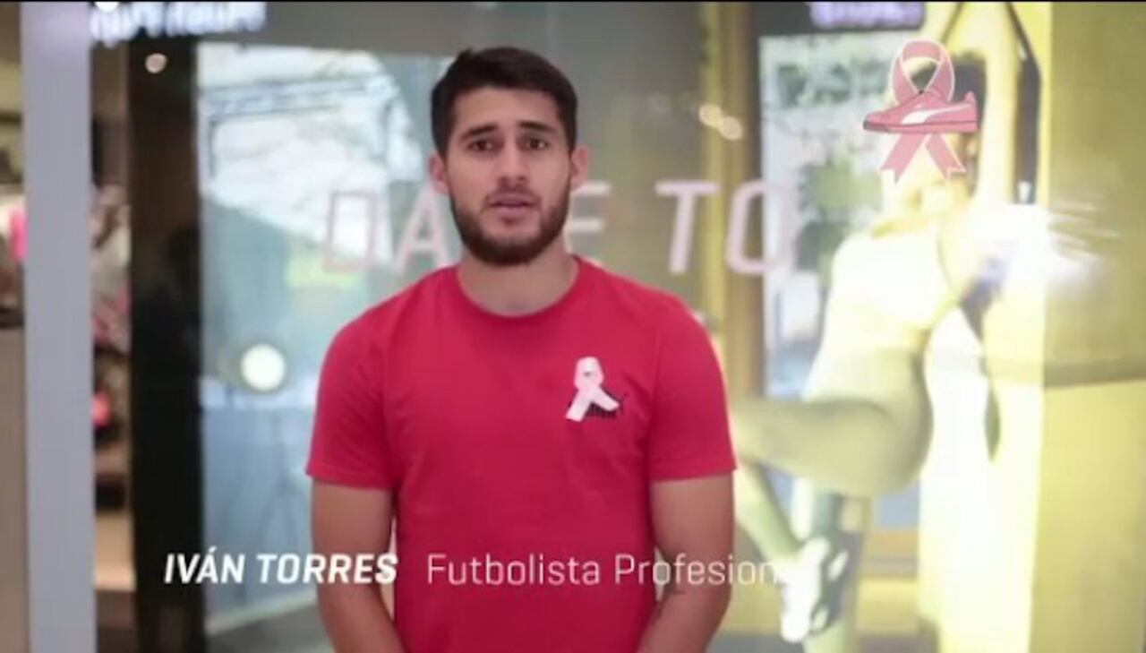 PRESENTE. Iván Torres dijo presente, luciendo igualmente el listón rosa.