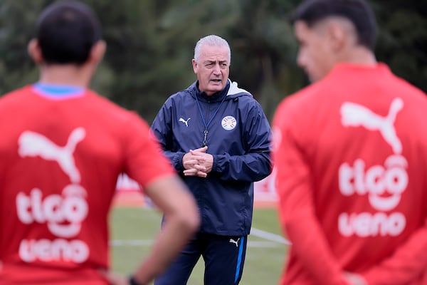 Gustavo Alfaro presentará oficialmente sus figuritas