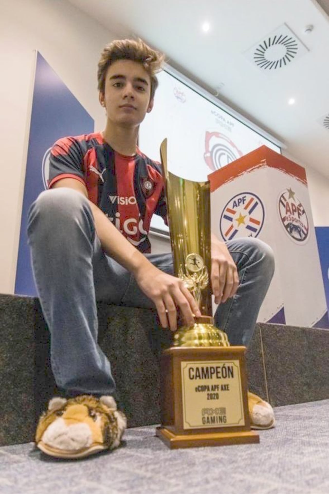 Marcelo Sánchez es uno de los dos campeones actuales de la eCopa APF.