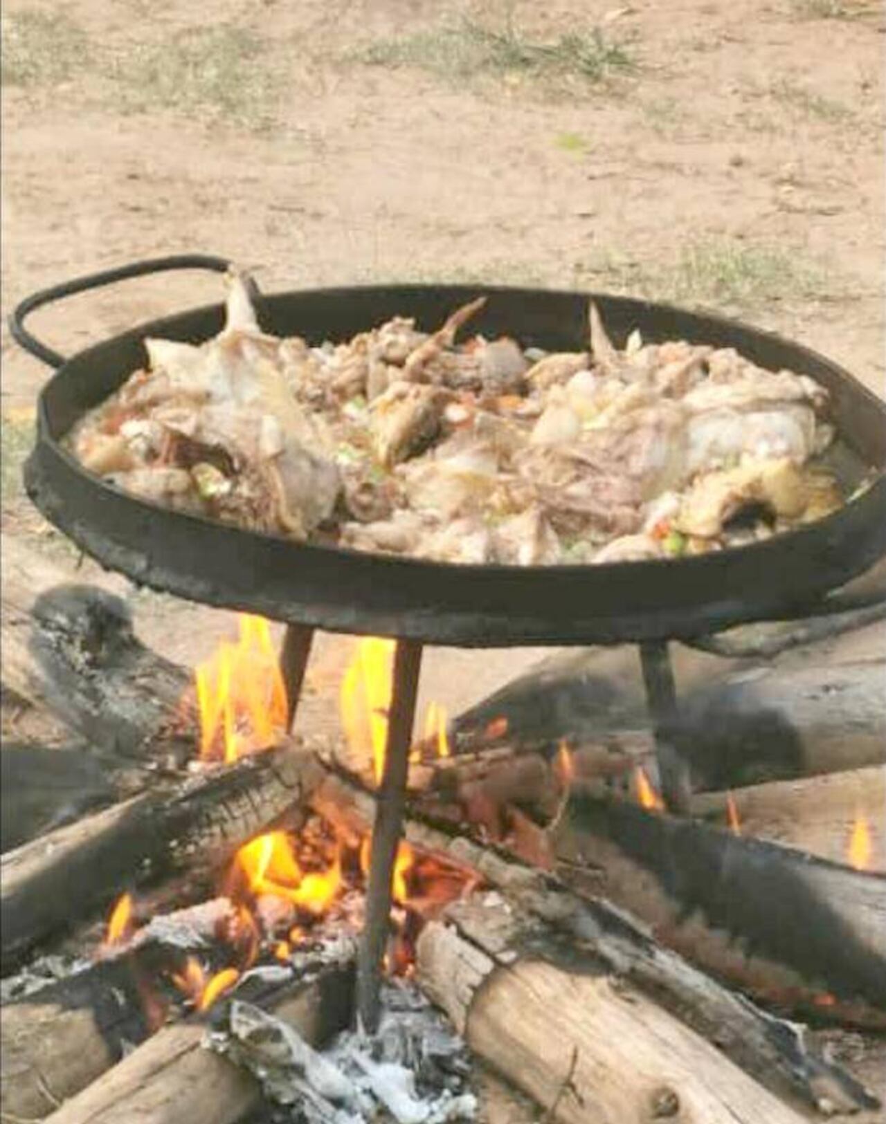 Gallina casera al disco fue el menú de bienvenida para Núñez.