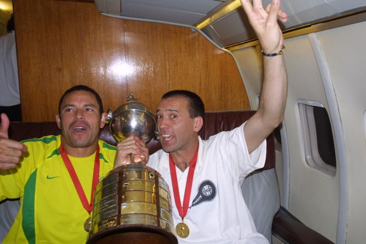 Zelaya junto a Da Silva y la preciada Copa Libertadores.