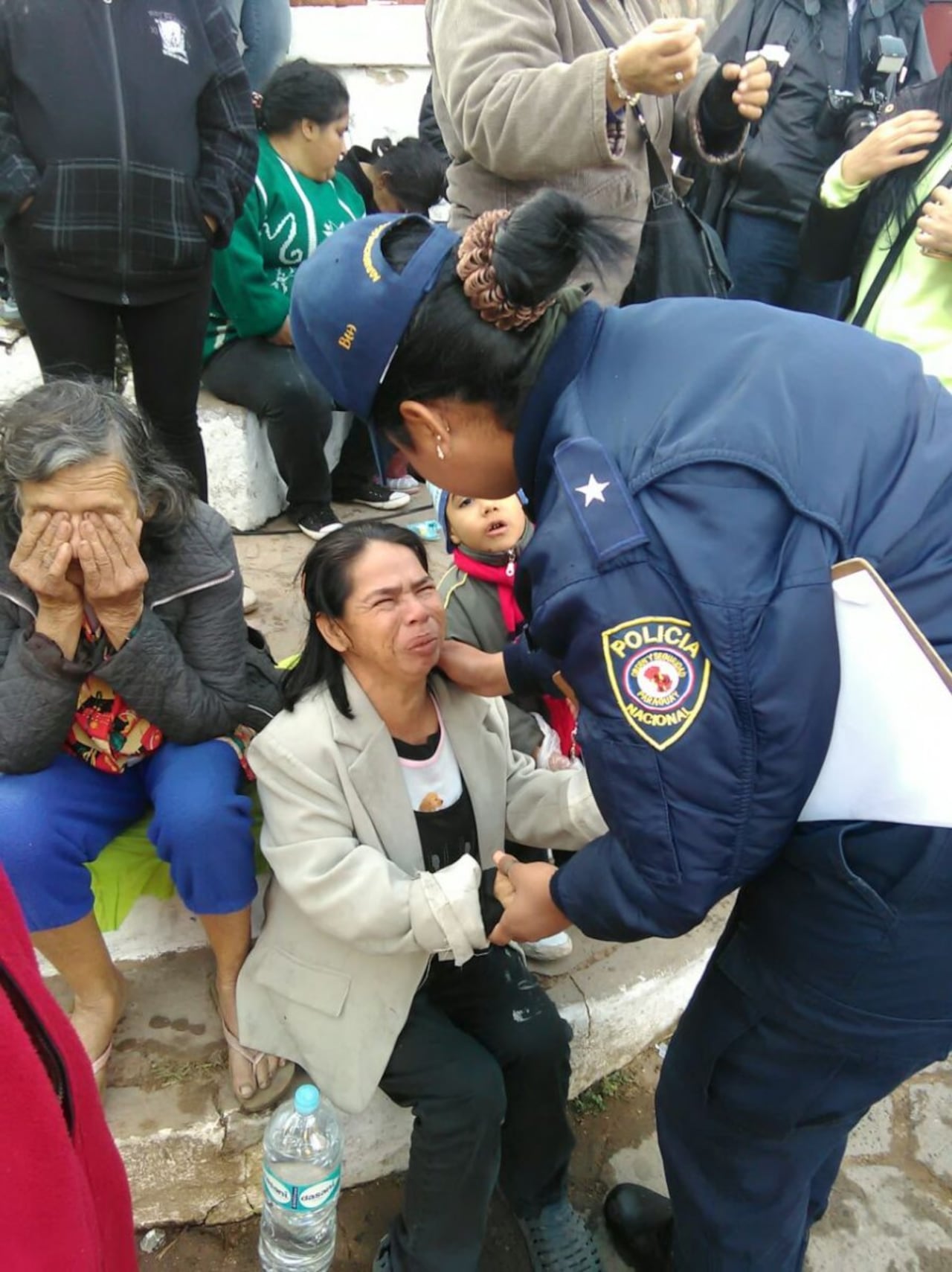 La oficial se destacó por su labor de contención.