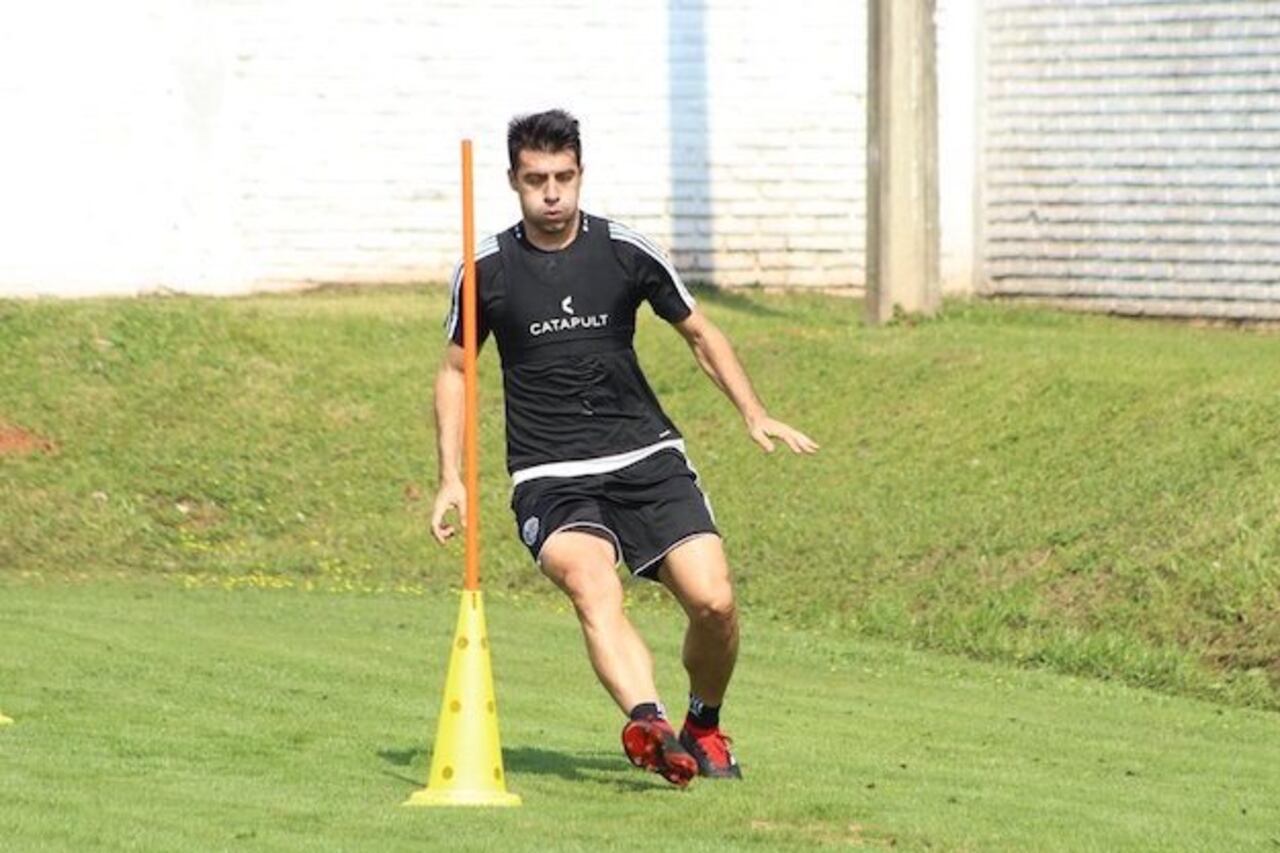 EXPERIENCIA. Al fin debutará Julio César Cáceres con la casaca franjeada, este semestre.