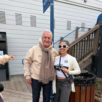 La odisea de la “maína” para la foto con Alfaro
