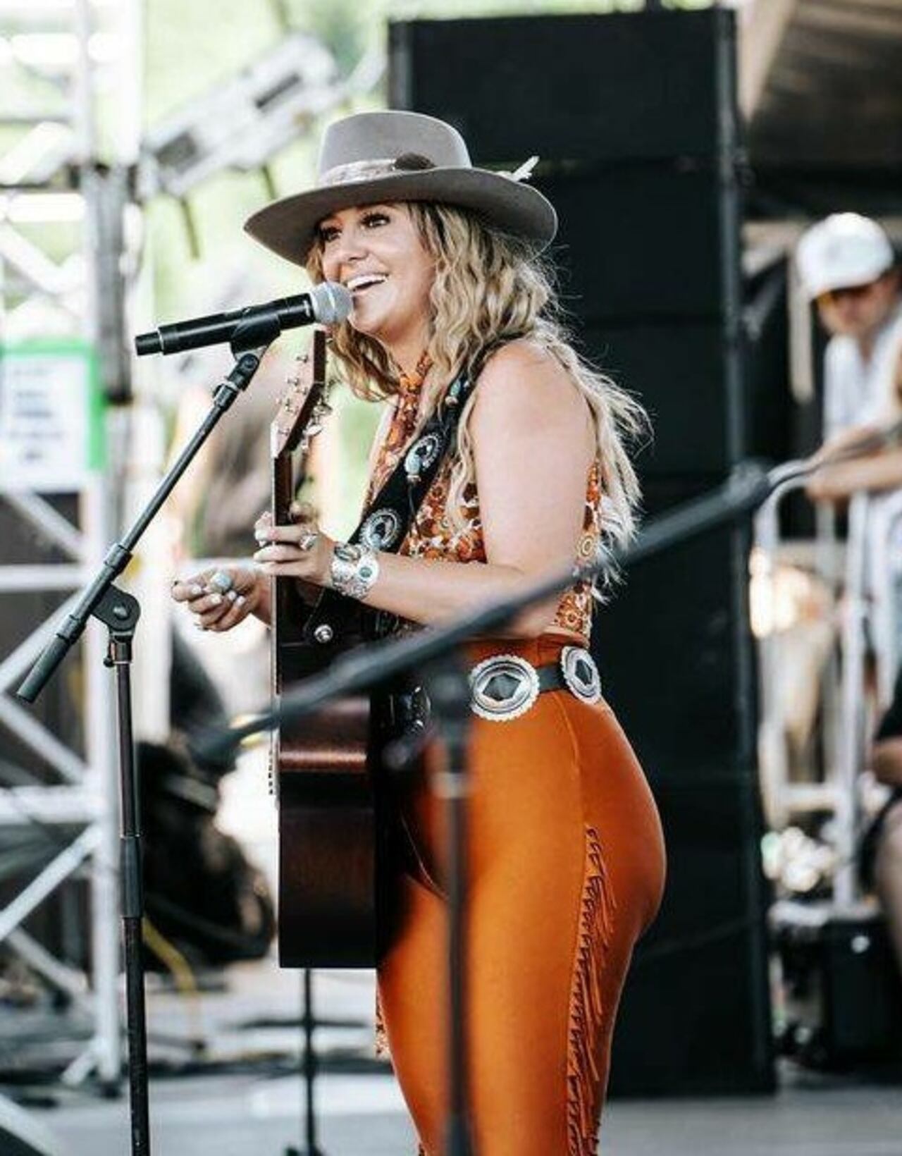 Lainey Wilson es poseedora de una belleza que no pasa desapercibida. (Foto: @laineywilsonmusic)