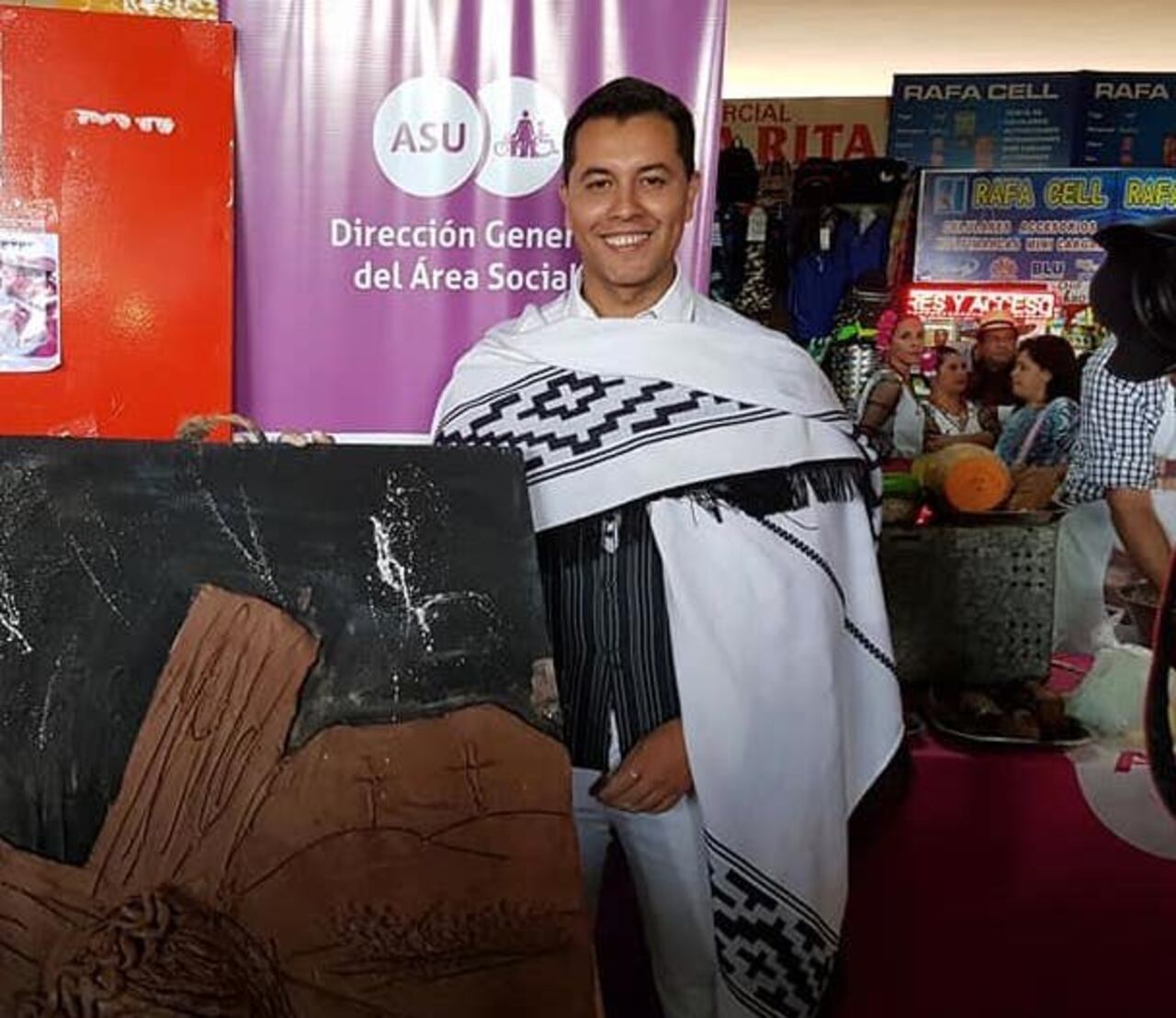 Reinaldo Sanabria, “Rey del Barro”, lleva ya años en el ramo y en su momento también obsequió su arte a Shakira.