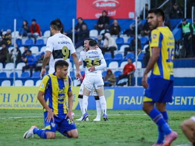 De rodillas ante el campeón