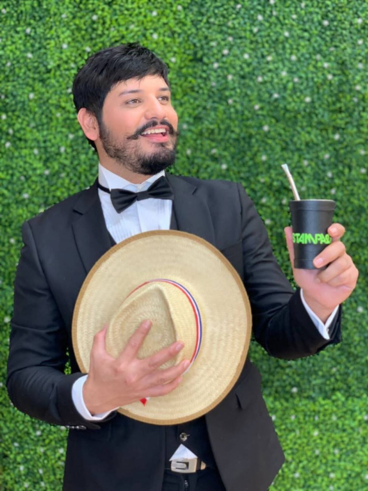 El rey del tereré se prepara para festejar el día de la tradicional bebida. (Gentileza)