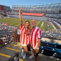 Chocaron camino al estadio, pero llegaron a tiempo para celebrar