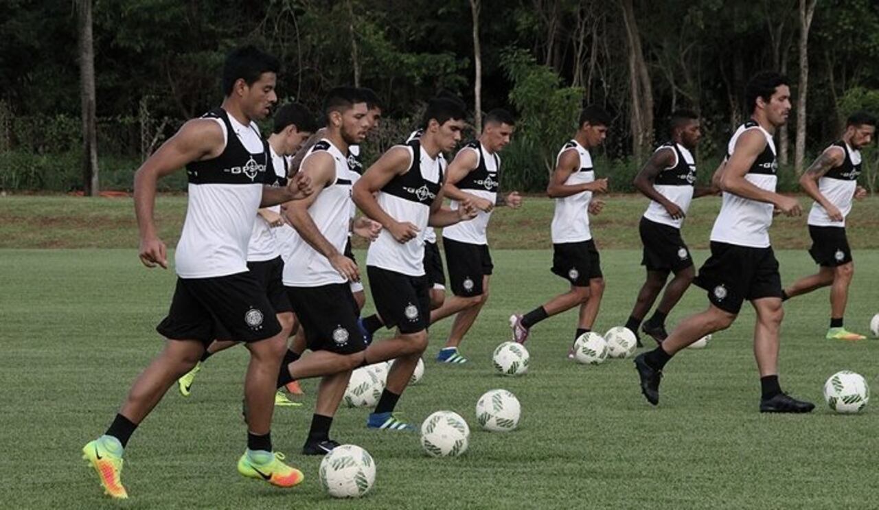 CONTRA CRUCERO. El plantel afrontará un amistoso esta mañana contra Crucero del Norte. GENTILEZA: PRENSA OLIMPIA
