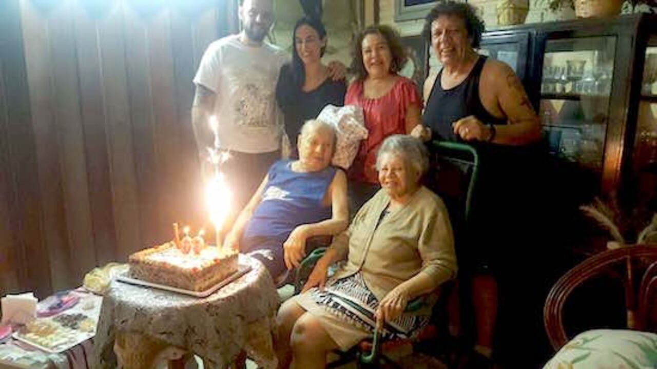 Aquí junto a sus hijos y nietos.