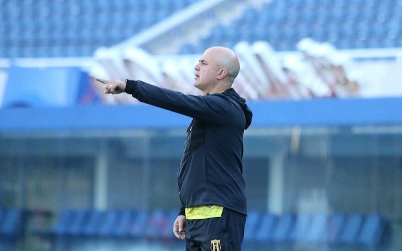 Fernando Jubero, entrenador del “Indio”.