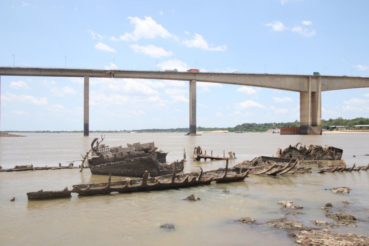 Así estaba el buque “Paraguarí” en las aguas del río Paraguay.Foto: Néstor Soto