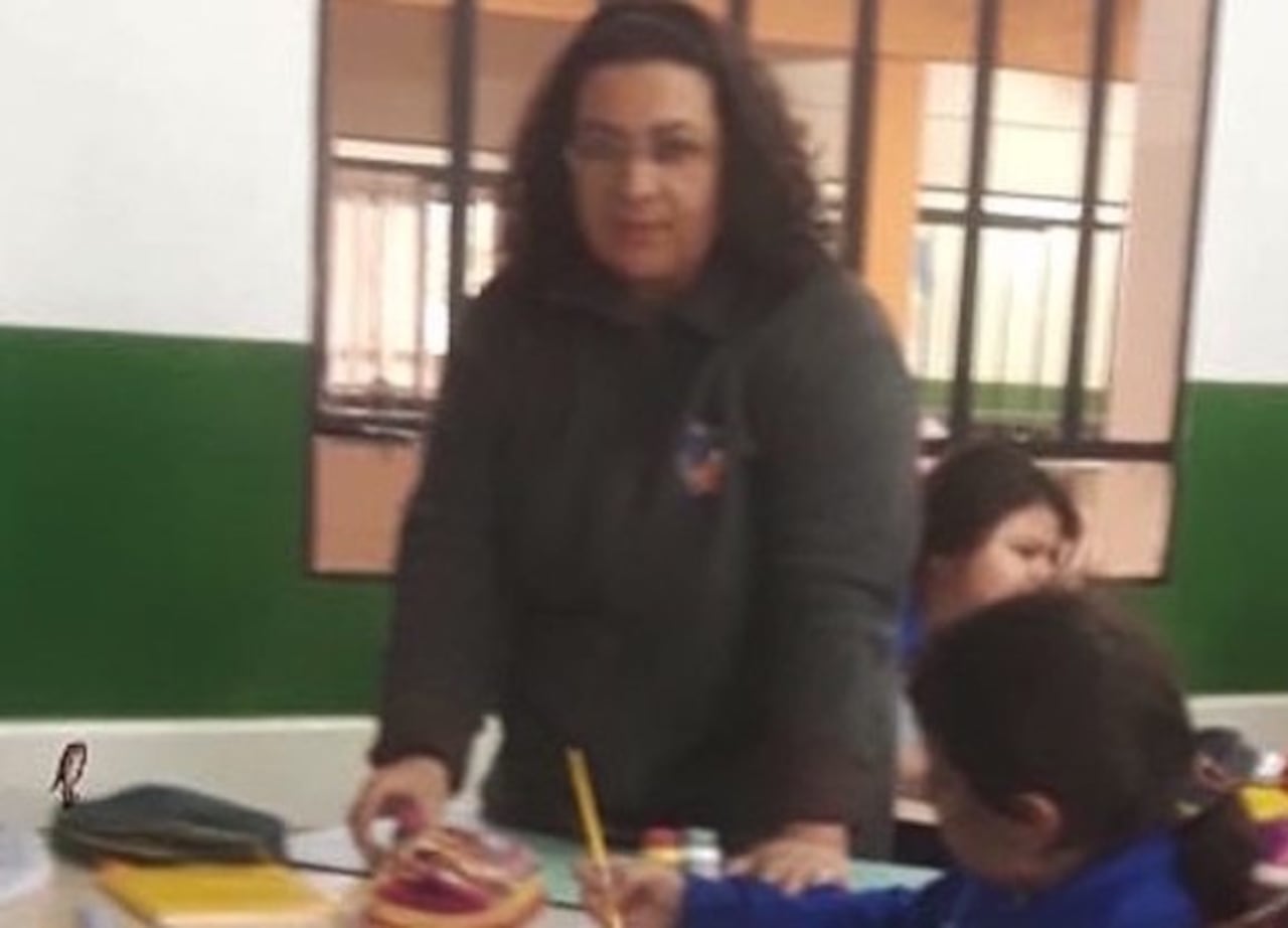 CAPA. La profe Lizza recibió a la recién nacida.