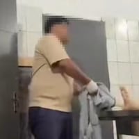 ¡SOCORRO! ¿Trasmisión en vivo durante preparación de un cuerpo desde una funeraria?