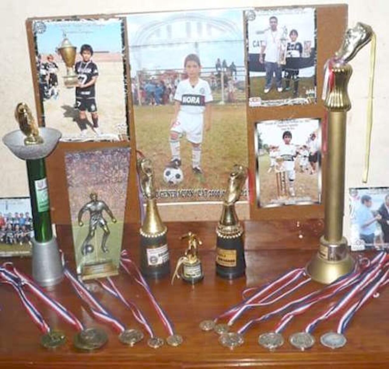 Todas las condecoraciones de Erik López.