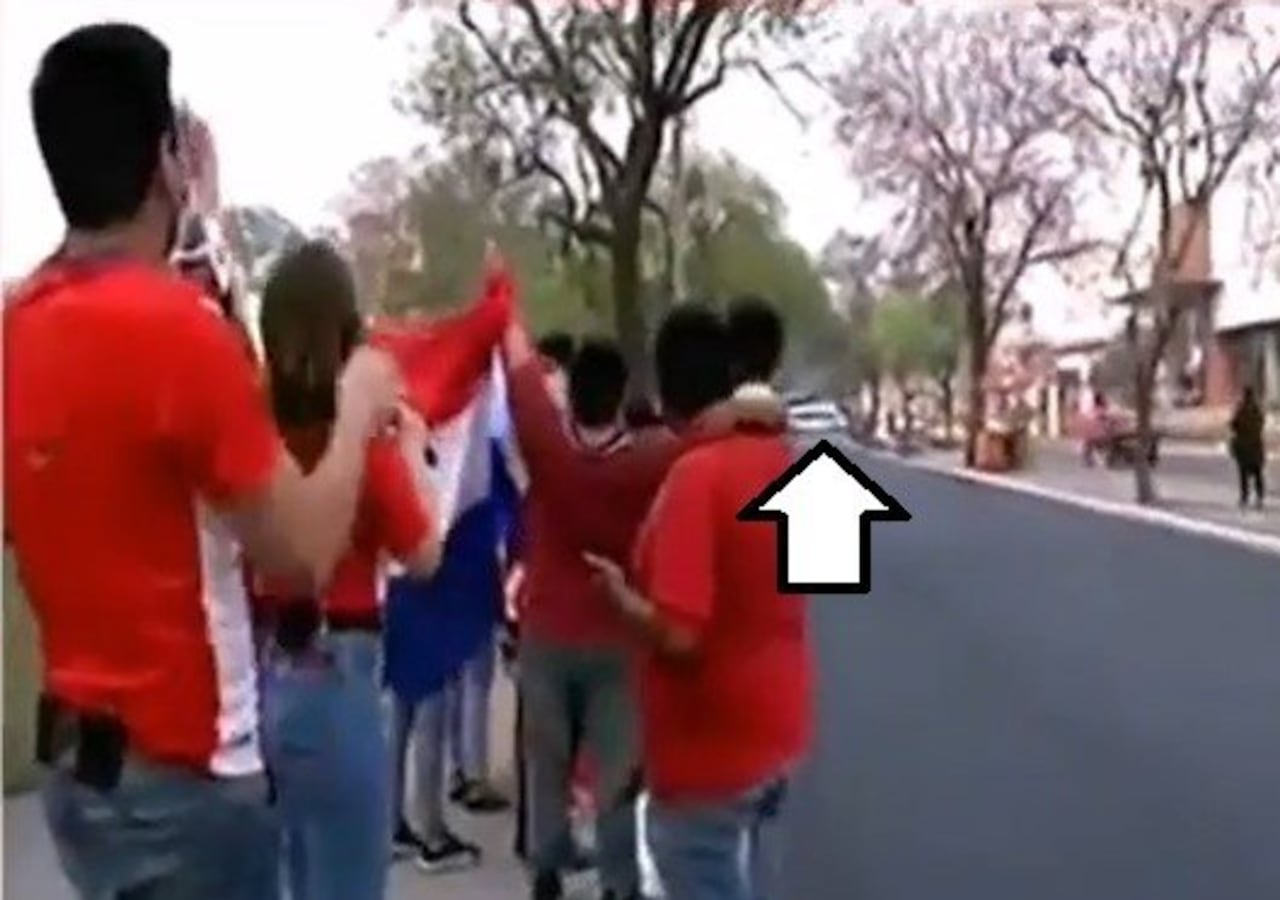 El conductor tuvo que ver a los albirrojos pasando de largo (@CHICHECORTE)
