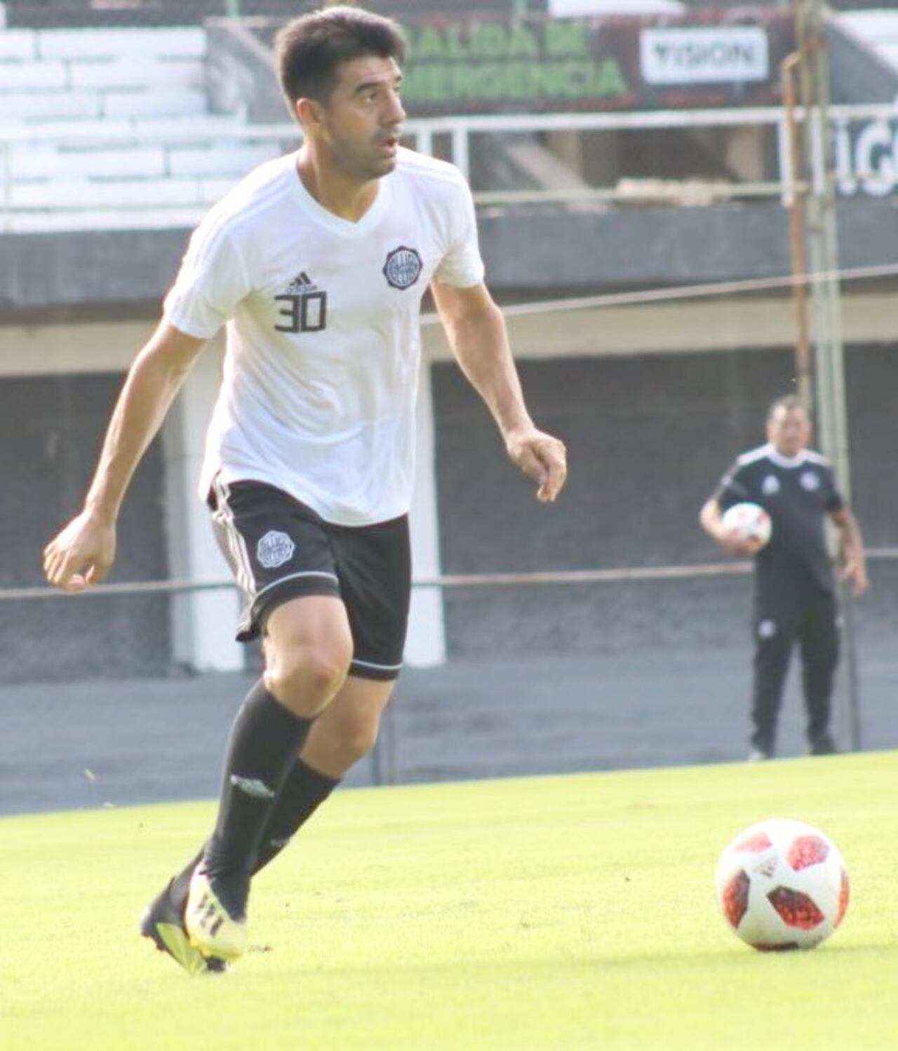 Julio César Cáceres jugó ayer el amistoso contra San Lorenzo.