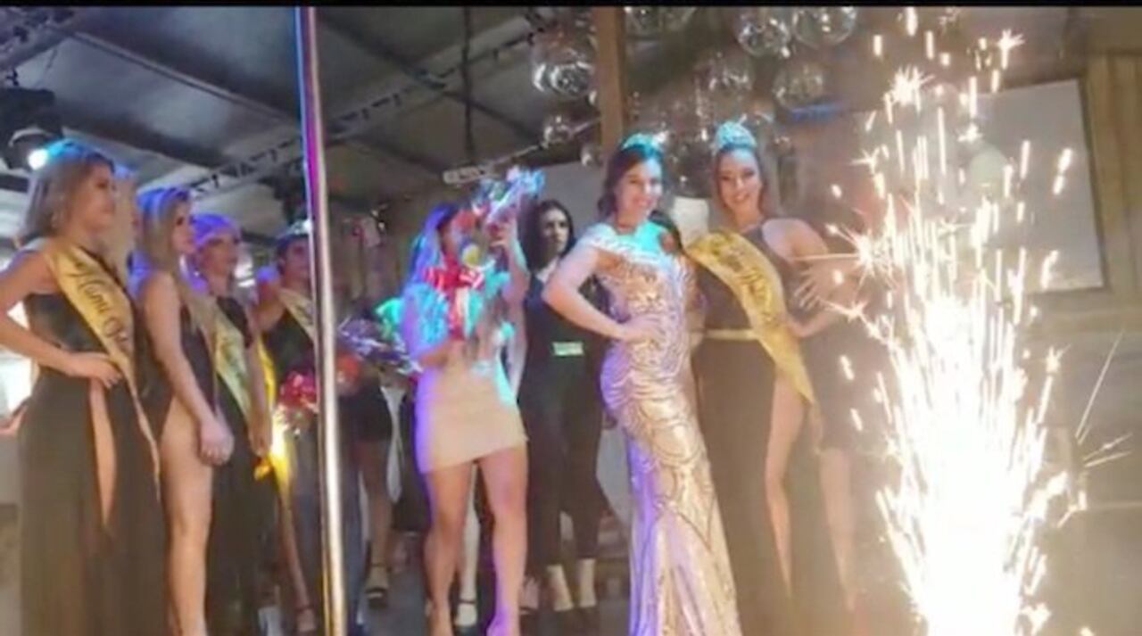 El momento en que Bianca era coronada y llega Maday para sacarle la corona y romper ante la vista de todo el público.